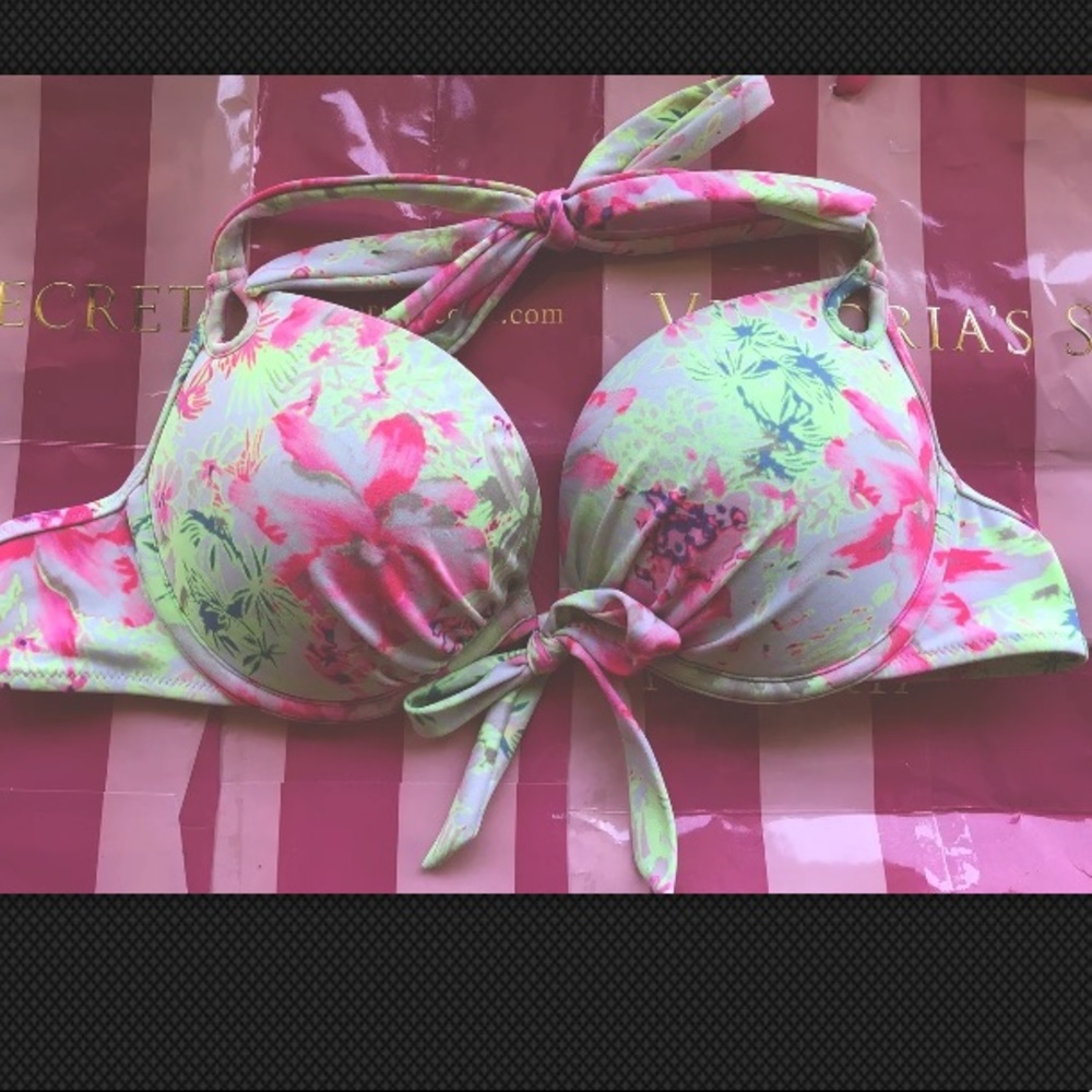 Beautiful floral Victoria’s Secret bikini top